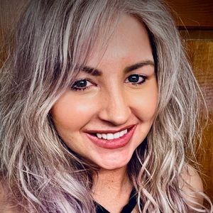 Meet your Posher, Celia